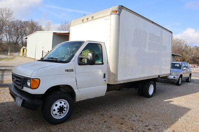 2005 Ford E350 Super Duty Box Tr