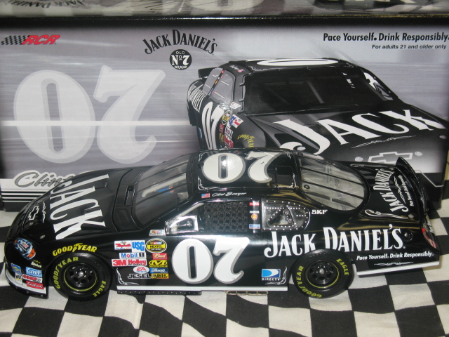 24 Clint Bowyer #07 Jack Daniels 2007 NASCAR Diecast Action Car 8R 